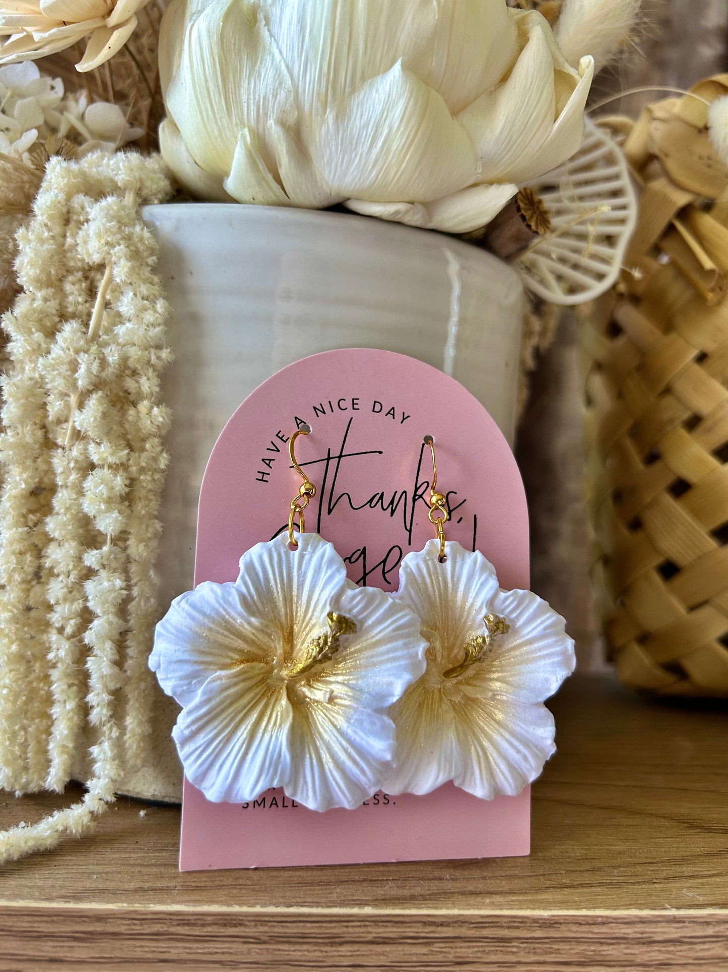 Clay hibiscus earrings (Shimmering gold + white)