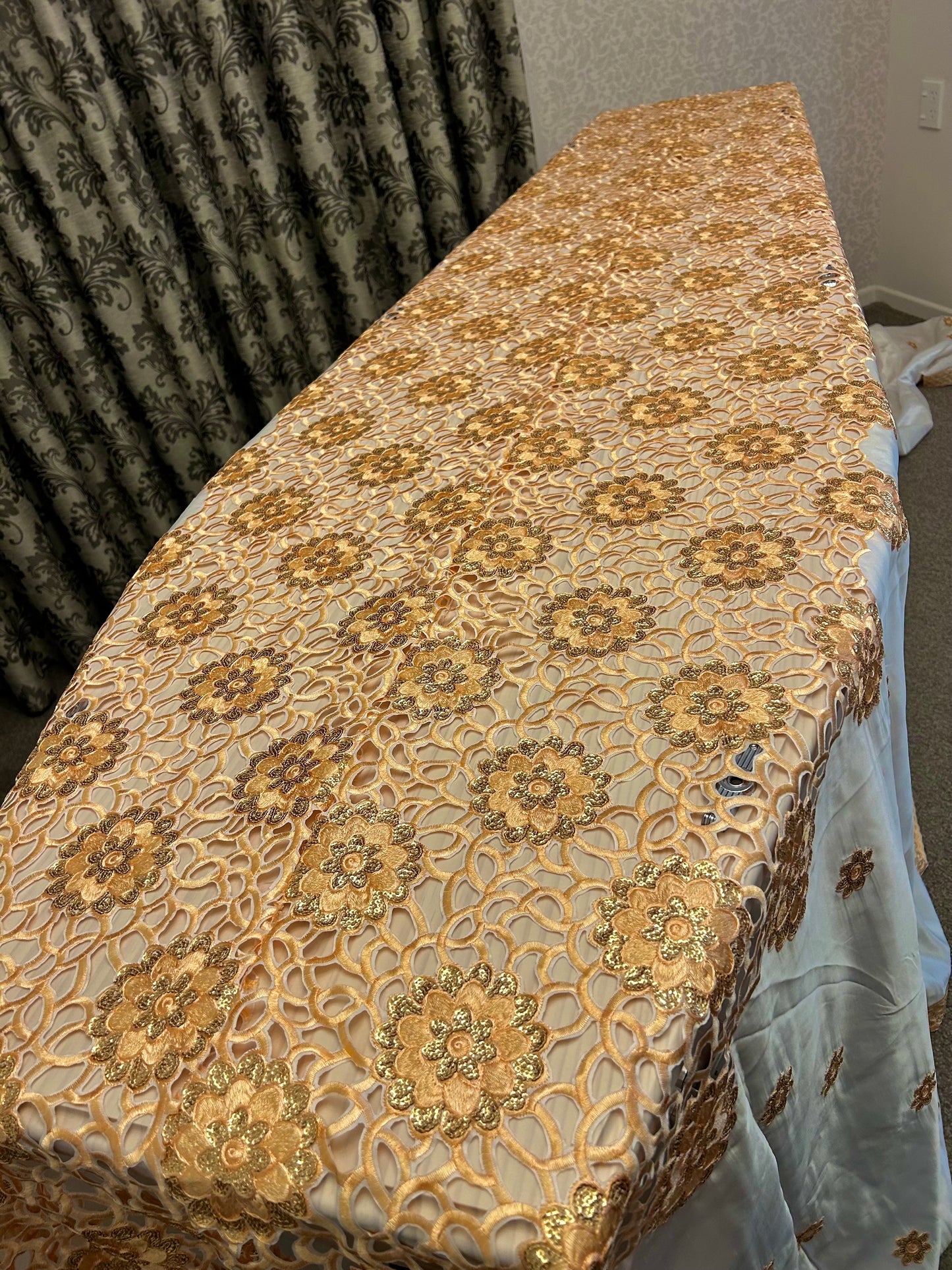 Gold details with satin finish
