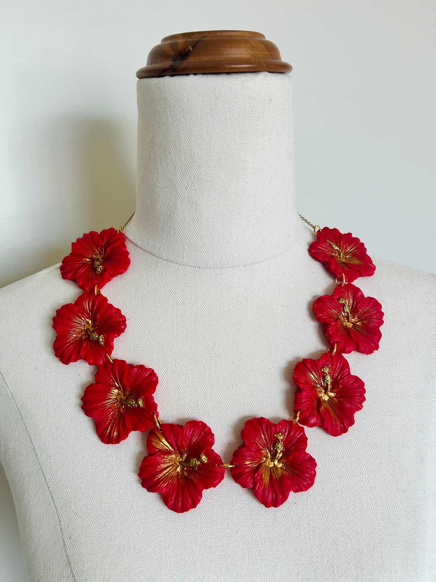 Hibiscus necklace (gold tones)