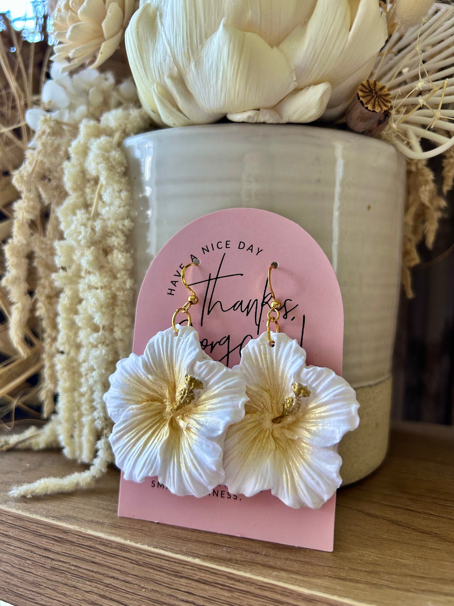 Clay hibiscus earrings (Shimmering gold + white)