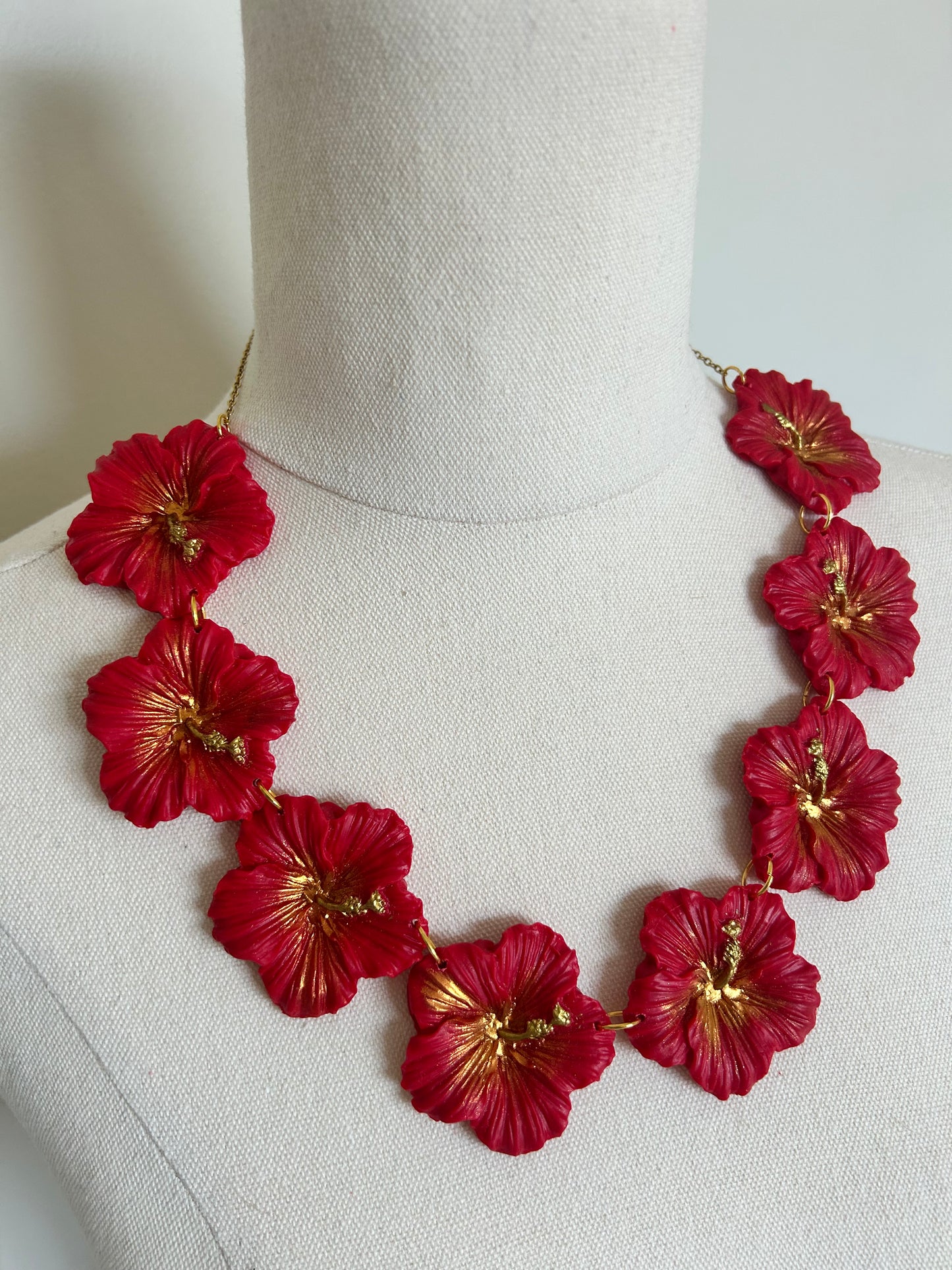 Hibiscus necklace (gold tones)