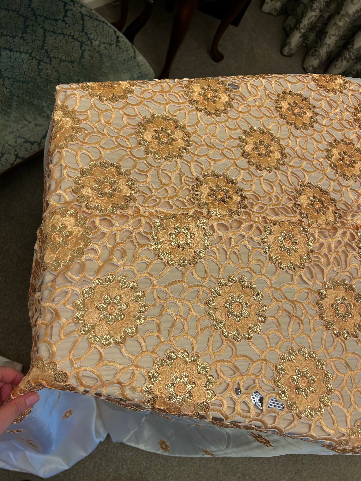 Gold details with satin finish