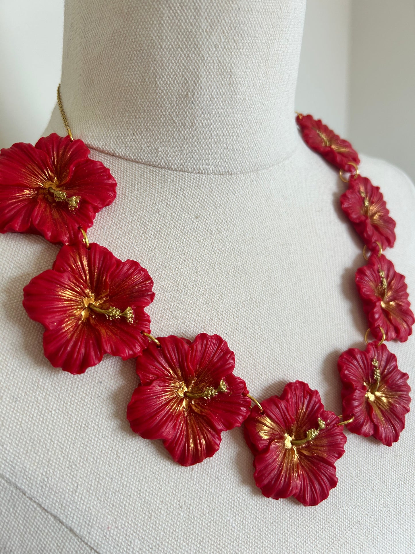 Hibiscus necklace (gold tones)