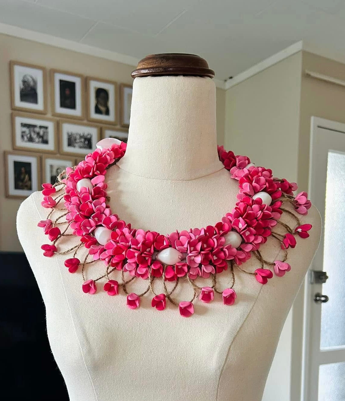 Ombre Pink with puleʻoto kahoa